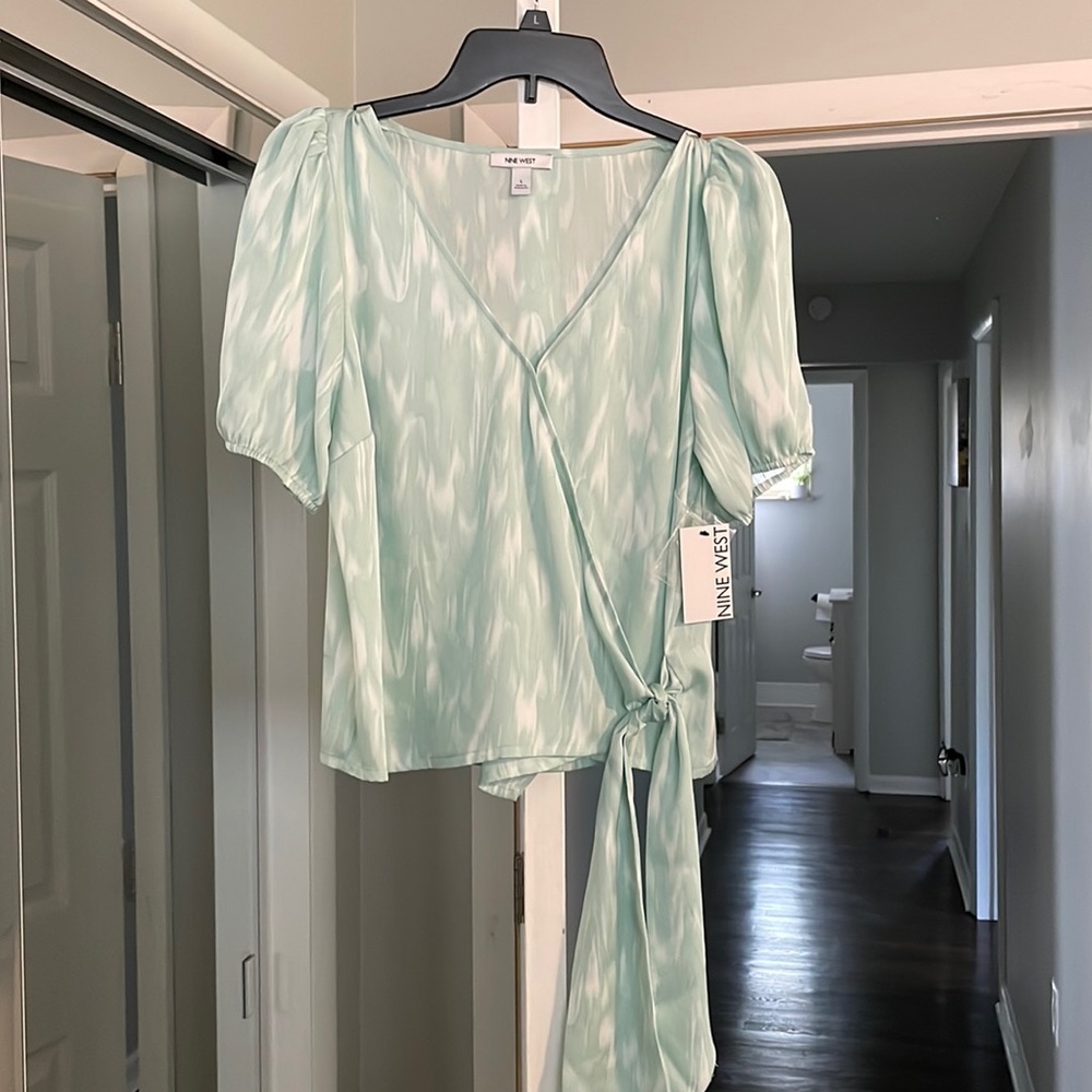 NWT Nine West Silky Tie Front Blouse, Mint and White Marbled, Size Large